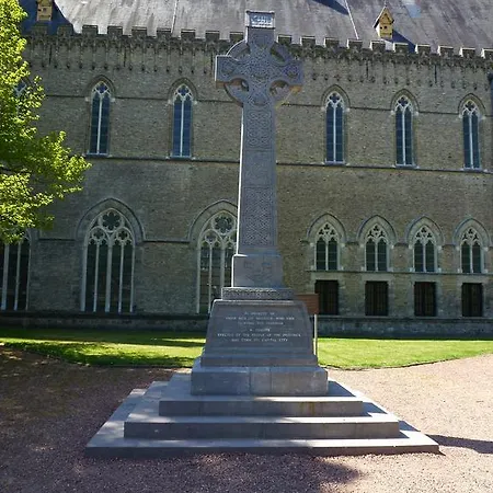 Holiday Astrid In Het Centrum Vd Stad Naast Cathedraal Vakantiehuis *